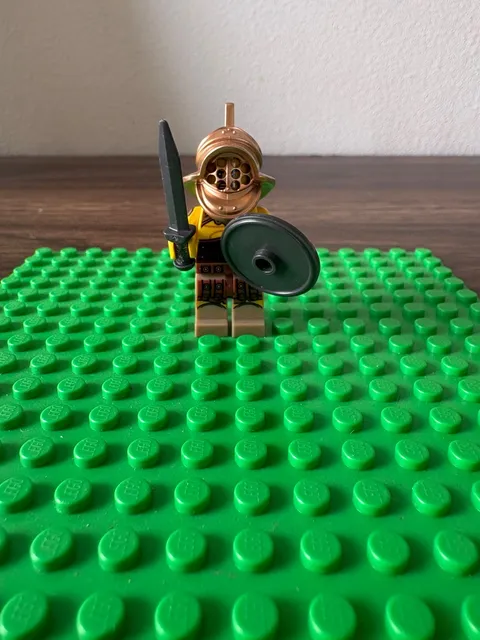 Lego minifigure series 5- Gladiator