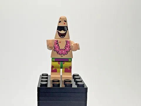 LEGO® SPONGEBOB SQUAREPANTS Minifigure - Beach Patrick Pink Lei - BOB037