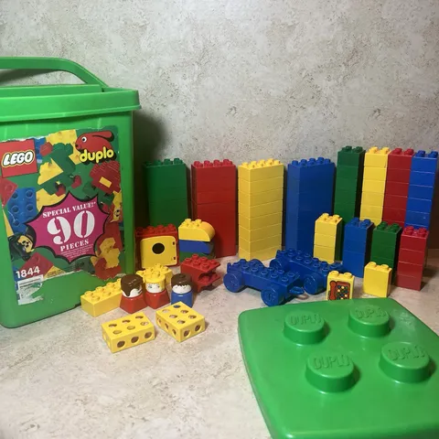 LEGO DUPLO Large Green Bucket #1844 3 People Vintage Door Cars Mixed Collection
