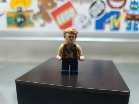 Lego Mini Figure Jurassic World Owen Grady from Set 75935