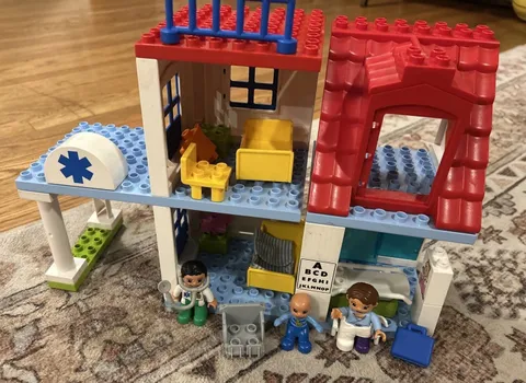 Lego DUPLO Hospital Doctors Clinic Retired Set Incomplete 5695 READ Toy