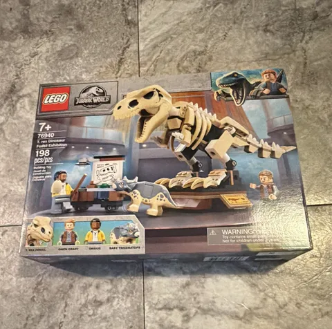 LEGO Jurassic World T. rex Dinosaur Fossil Exhibition 76940 198 pcs Box 7+