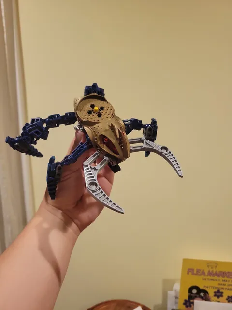 Bionicle Visorak Kahgarak MOC. Flat Gold Body with Dark Blue.  Rare