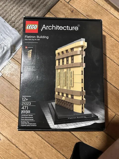 LEGO ARCHITECTURE: Flatiron Building, New York (21023)