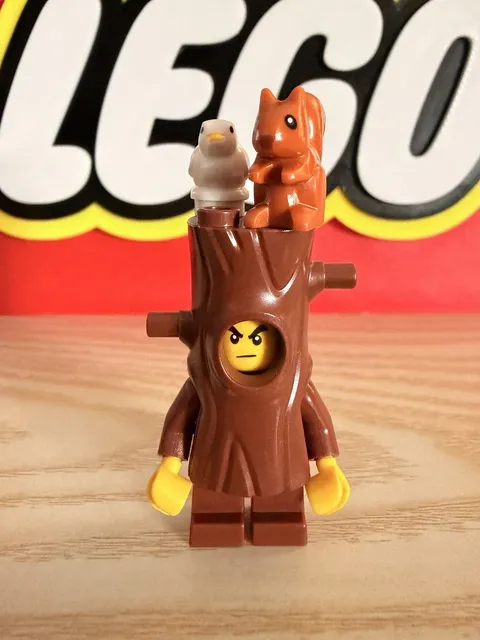 Lego City Tree Trunk Criminal Disguise Minifigure With Accessories 