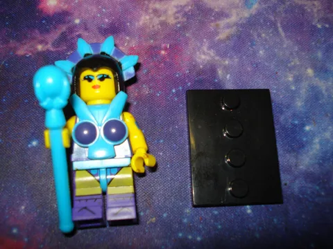 HE-MAN MASTERS OF THE UNIVERSE LEGO MINIFIG FIGURE Complete Evil-Lyn