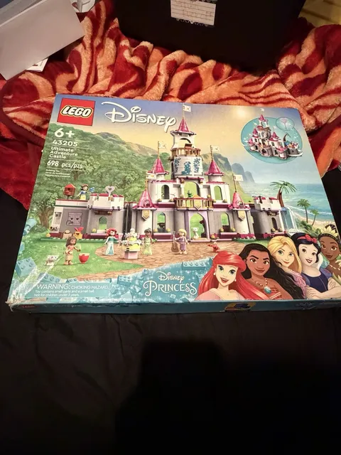 LEGO Disney Princess Ultimate Adventure Castle 43205 Set 698 pcs Box