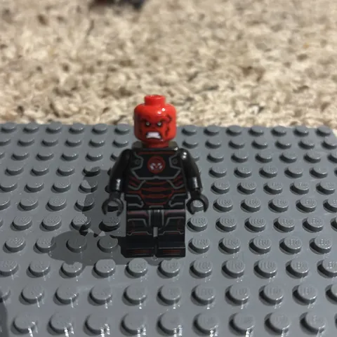 LEGO Marvel Super Heroes Iron Skull mini-figure (minor crack under arms)