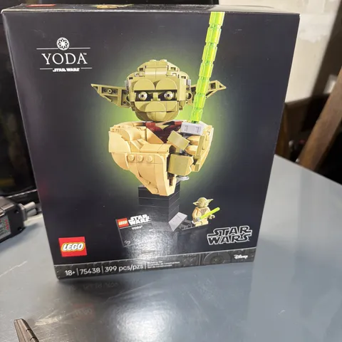 Authentic LEGO STAR WARS YODA Building Set (75438) 399 Pieces Brand New