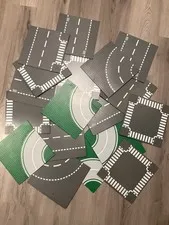 Lot of 18 LEGO Base Plates - 14 Grey Street plus 4 Green Street