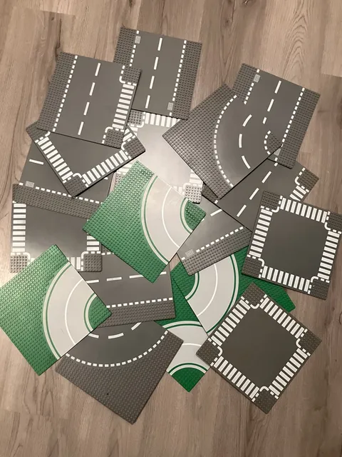 Lot of 18 LEGO Base Plates - 14 Grey Street plus 4 Green Street