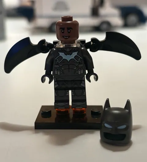 Official lego Batwing minifigure (from 76300 Arkham Asylum)