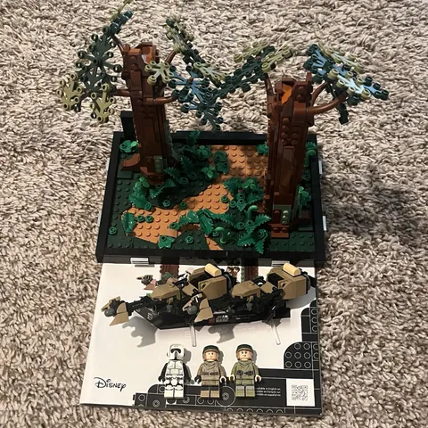 LEGO Star Wars 75353 Endor Speeder Chase Diorama