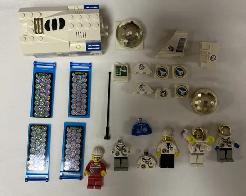 Vintage Lego Space Port 1999 Minifigures Pieces Parts