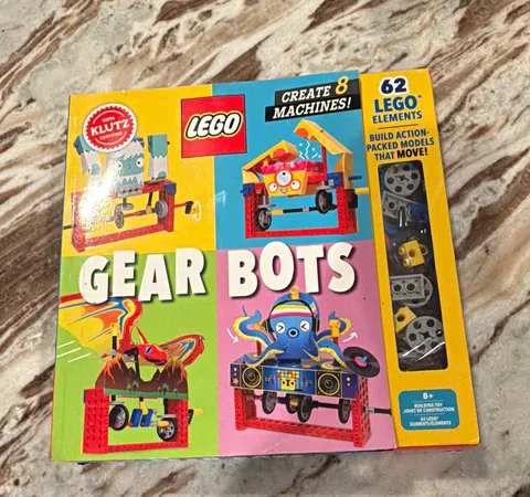 LEGO Klutz Gear Bots Book Set 978-1-338-60345-3, 62 Pieces Ages 8+