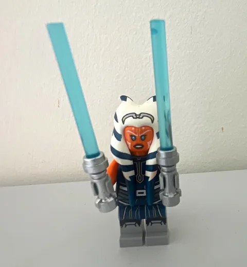 LEGO Star Wars Ahsoka Tano Minifigure with Dual Blue Lightsabers