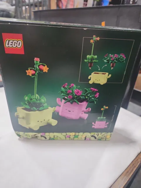 LEGO Botanicals 10329 Tiny Plants Building Set 253 Pieces damaged box 
