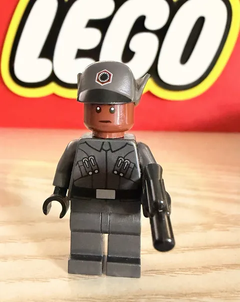 Lego Star Wars First Order Officer Disguise “Finn” Minifigure With Accessory