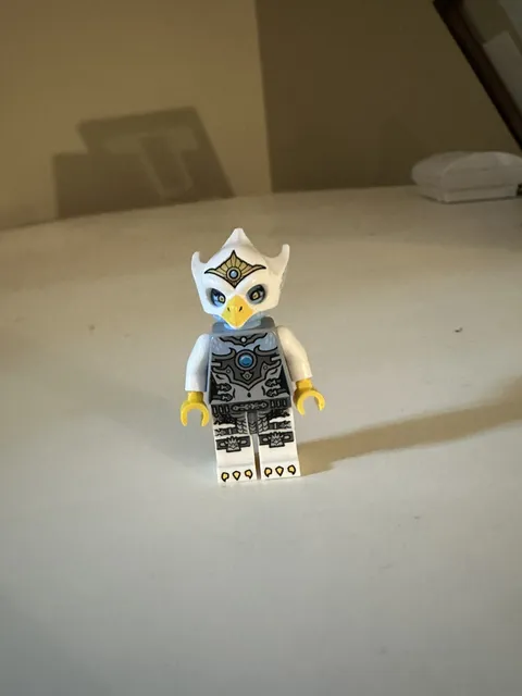 Eris silver outfit minifigure Lego Chima no armor no wings