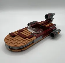 LEGO Star Wars Luke’s landspeeder 90% complete with no Minifigs.