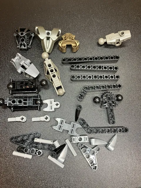 LEGO BIONICLE 8811 Incomplete Parts Only Lot Includes Rare Exclusive Parts