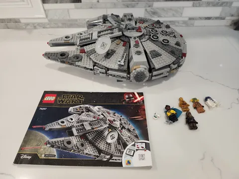 LEGO Star Wars Millennium Falcon 75257 99.99% COMPLETE Set 1329 pcs - Used