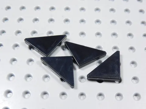 LEGO Lot of 4 Black 2x2 Smooth Cut Corner Tiles Plates BF