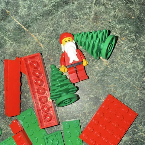 LEGO Bricks mini bag of mixed pieces Christmas themed red and green / Santa