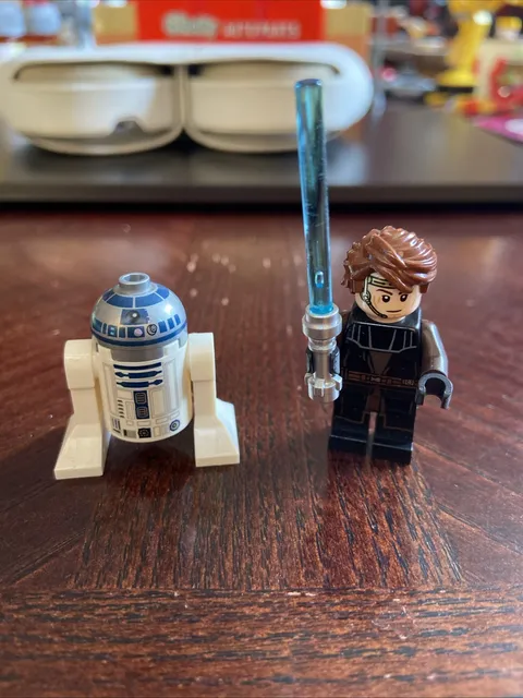 Lot of 2 Lego Star Wars Figures Minifigs From Set 75214-1 R2-D2 Anakin Skywalker