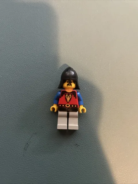 Lego Dragon Knight 1-Light Gray Legs W/ Black Hips Black Helmet w/Neck Protector