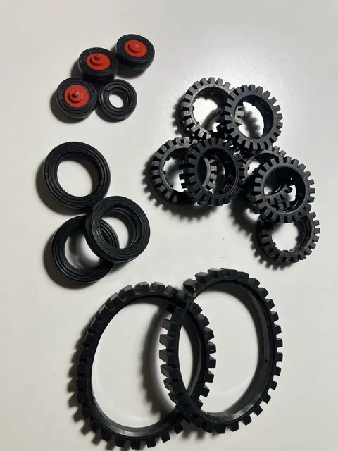 16 Vintage LEGO Rubber Tires