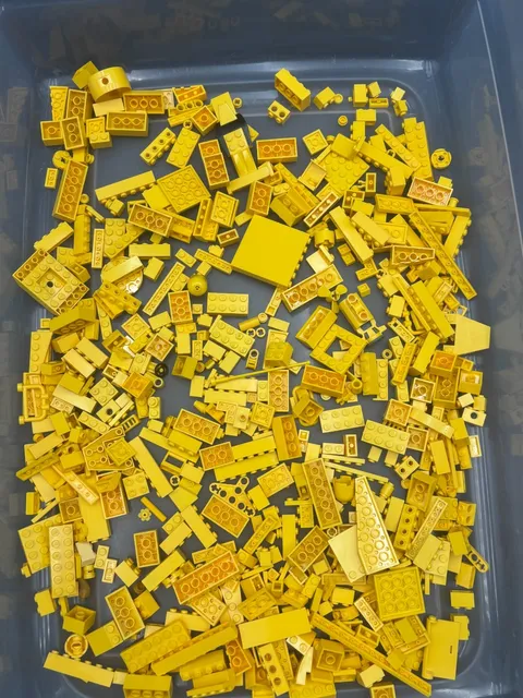 1 lb. and 2.5 oz Mixed Yellow Legos - standard blocks and unique pieces (Lot E)
