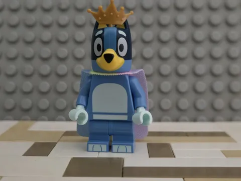 LEGO Bluey Minifigure w/ Cape - 11203 Bluey's Family House ***NEW***