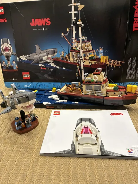 LEGO Ideas Jaws Set 21350 W Box & Manual 99% Complete