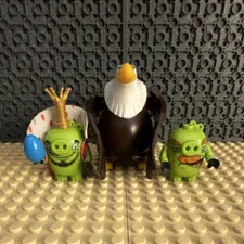 LEGO Angry Birds Mighty Eagle, King Pig and Foreman Pig