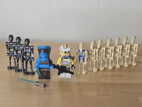 LEGO Star Wars Minifigures from set #75435 Battle of Felucia Separatist MTT