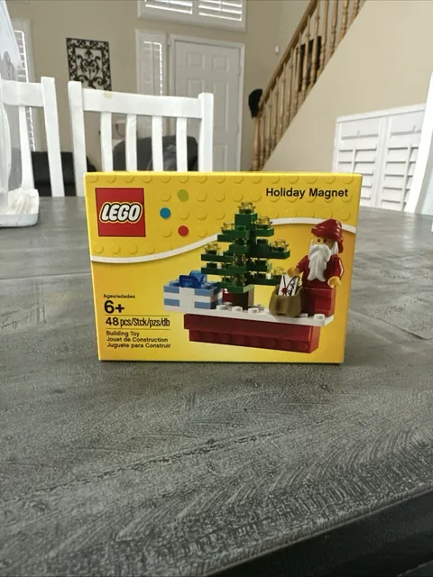 New LEGO Christmas Promo Magnet Set 853353 With Printed “Happy Holidays” Piece