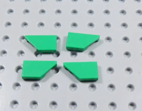 LEGO Lot of 4 Bright Green 1x2 Wedge Smooth Tiles Plates LEFT AND RIGHT BM