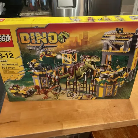 LEGO DINO #5887 Dino Defense HQ Factory Sealed NIB