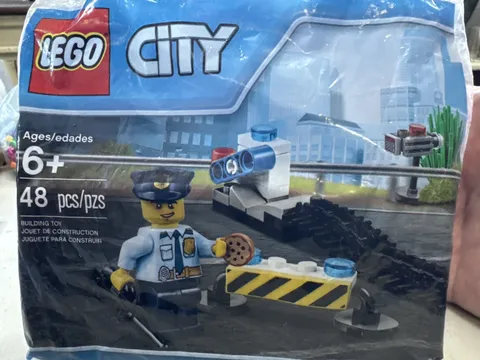 LEGO CITY Polybag 6182882 Police Mission Roadblock 48 Piece New Sealed