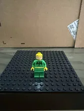 LEGO Superhero Minifigure Green Outfit Yellow Mask Head Plastic Figure