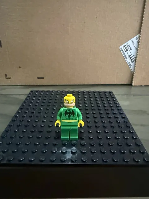 LEGO Superhero Minifigure Green Outfit Yellow Mask Head Plastic Figure
