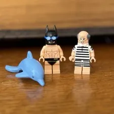 LEGO Minifigures BATMAN Lot Of 2- Swimsuit Batman With Dolphin Swimsuit Alfred