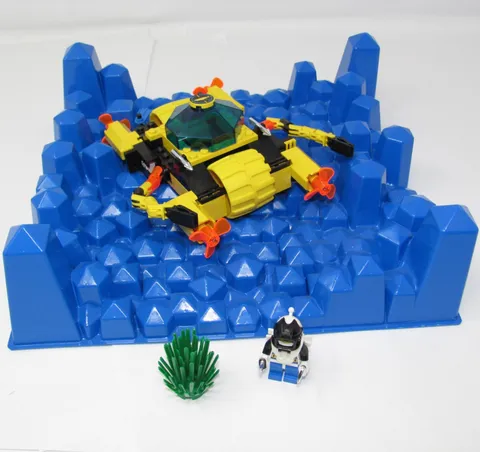LEGO Aquazone 6145/1728 Crystal Crawler 6145 1728 Baseplate Minifigure