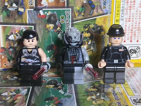 LEGO Minifigure 3-Piece Set 024 Used with Scratches and Part Differences