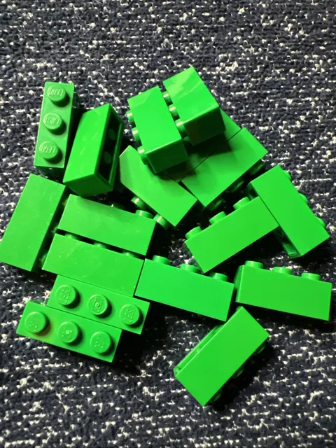 LEGO 3622 Green Brick 1x3 - 17 Pieces
