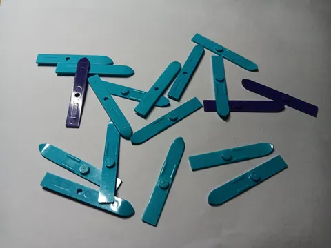 LEGO BULK LOT OF 18 MINIFIGURE UTENSIL SKI 6L #90509  DARK PURPLE MEDIUM AZURE