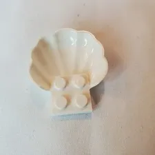 1x LEGO 18970 Clam / Scallop Shell with 4 Studs White | 6097097