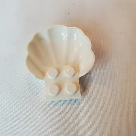 1x LEGO 18970 Clam / Scallop Shell with 4 Studs White | 6097097