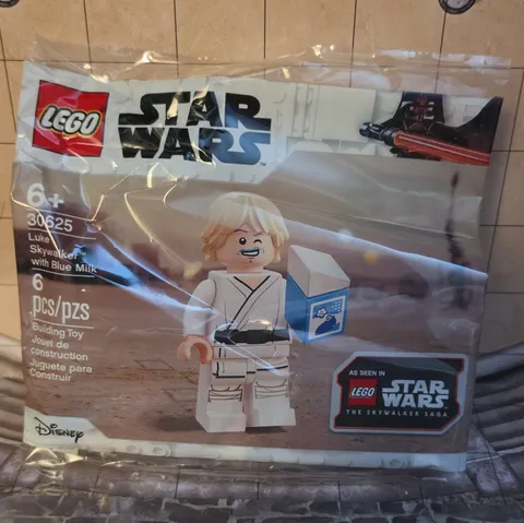 LEGO Star Wars 30625 Luke Skywalker with Blue Milk Polybag Set, 6pcs